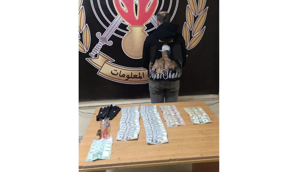 لحق به إلى محلّة الدّورة... وسرق من سيارته مبلغ سبعین ألف دولارٍ أميركي