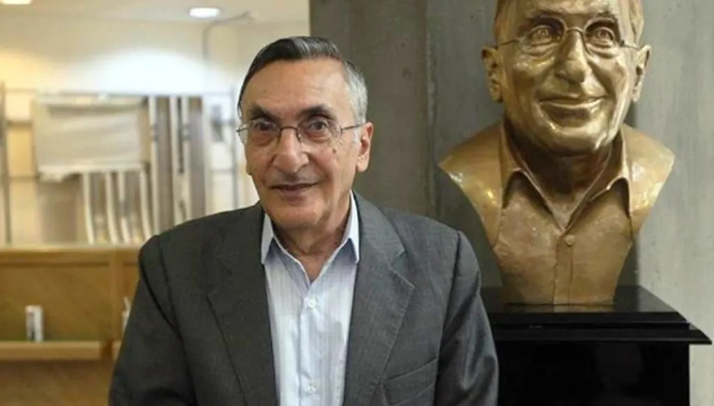 إيران تودع كامران فاني حارس الكتاب والترجمة