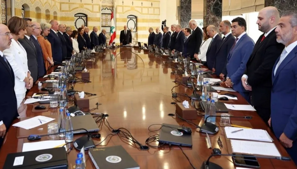 لماذا يبقى حزب الله في حكومة يصفها بـ"الفاشلة"؟