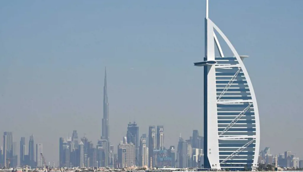 "برج العرب" يحتفي بمرور 25 عاماً على تأسيسه... "رمز لأفق دبي"