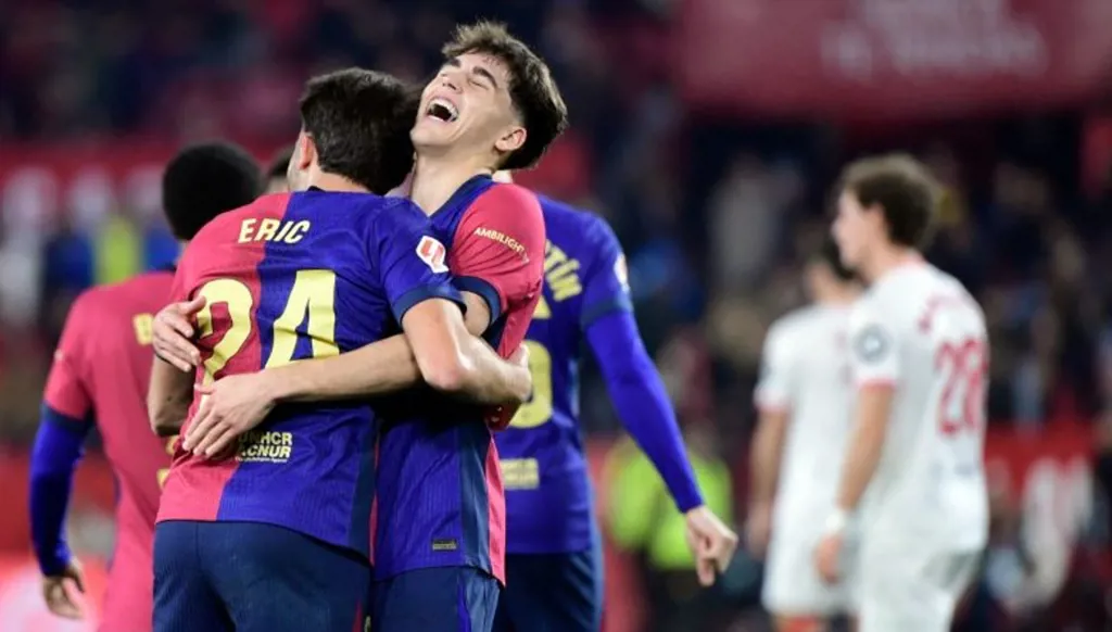 برشلونة يعلن تمديد عقد المدافع الشاب كوبارسي حتى 2029