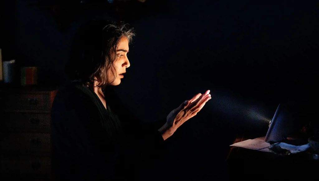 "الضوء" فيلم افتتاح "البرليناله" 75: المخرج الألماني يحاكم ذاته!