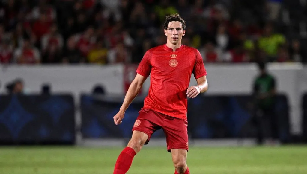 باريس سان جيرمان يعزز صفوفه بمدافع أوكراني