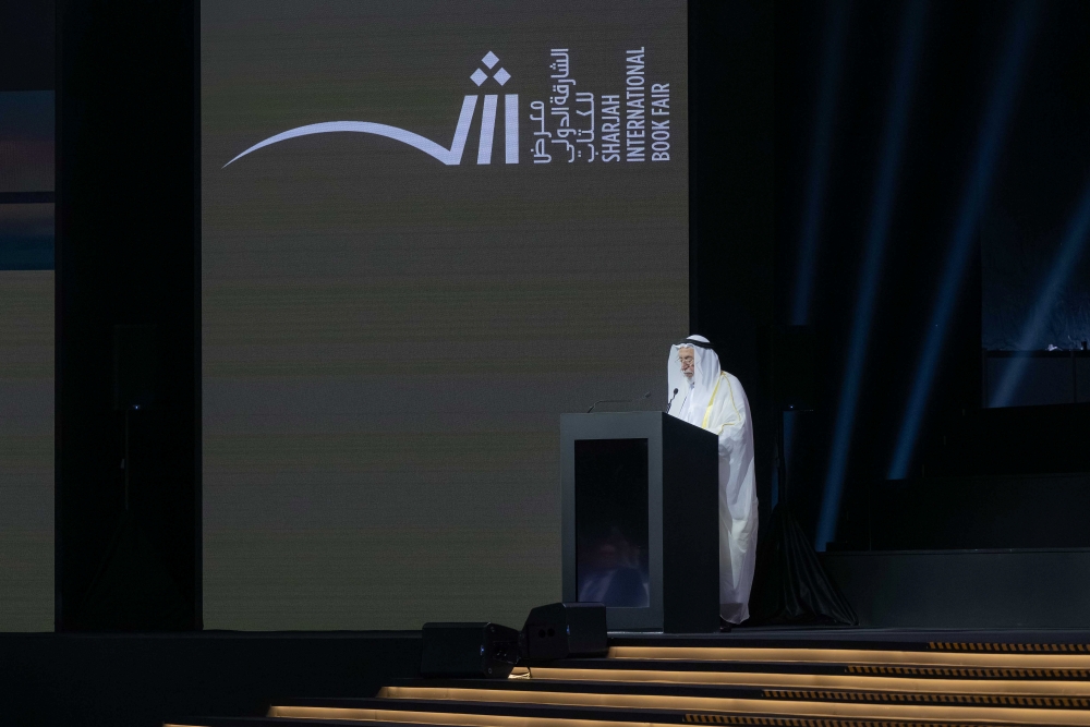 الشيخ سلطان القاسمي مفتتحاً معرض الشارقة الدولي للكتاب. (هيئة الشارقة)