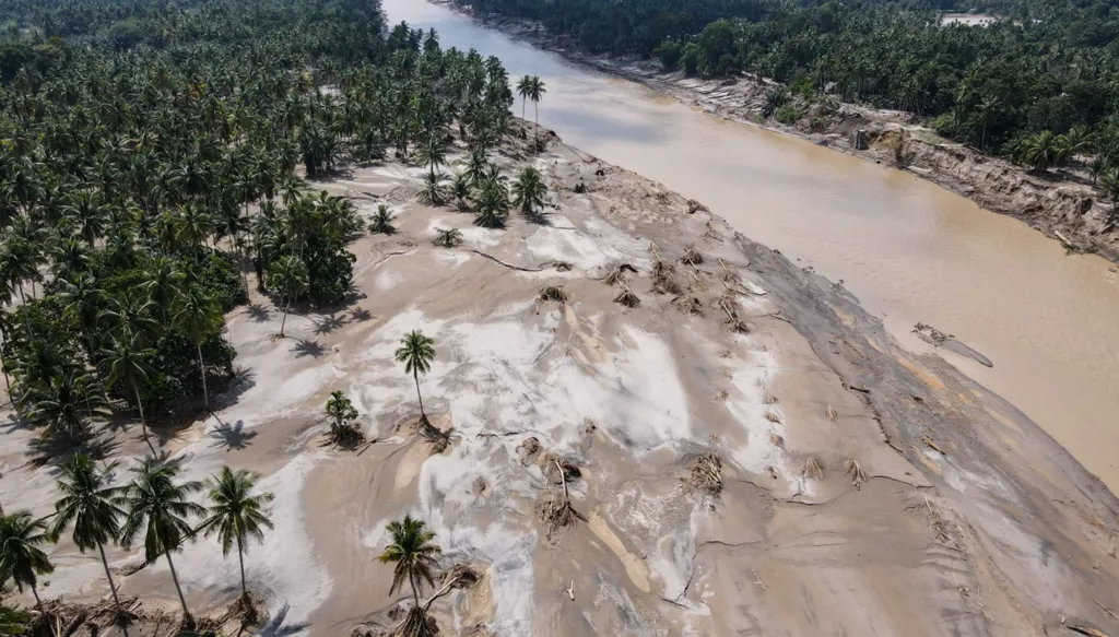 فيضانات في إندونيسيا تودي بحياة ما يقارب ألف شخص!