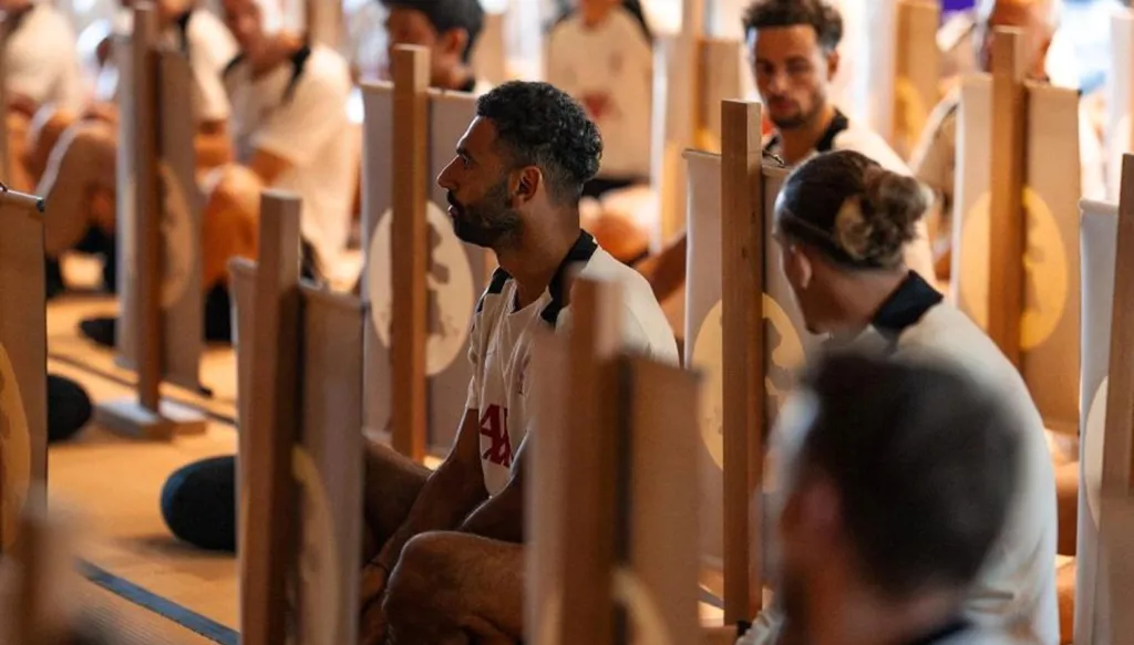 السر وراء ظهور محمد صلاح في معبد بوذي باليابان