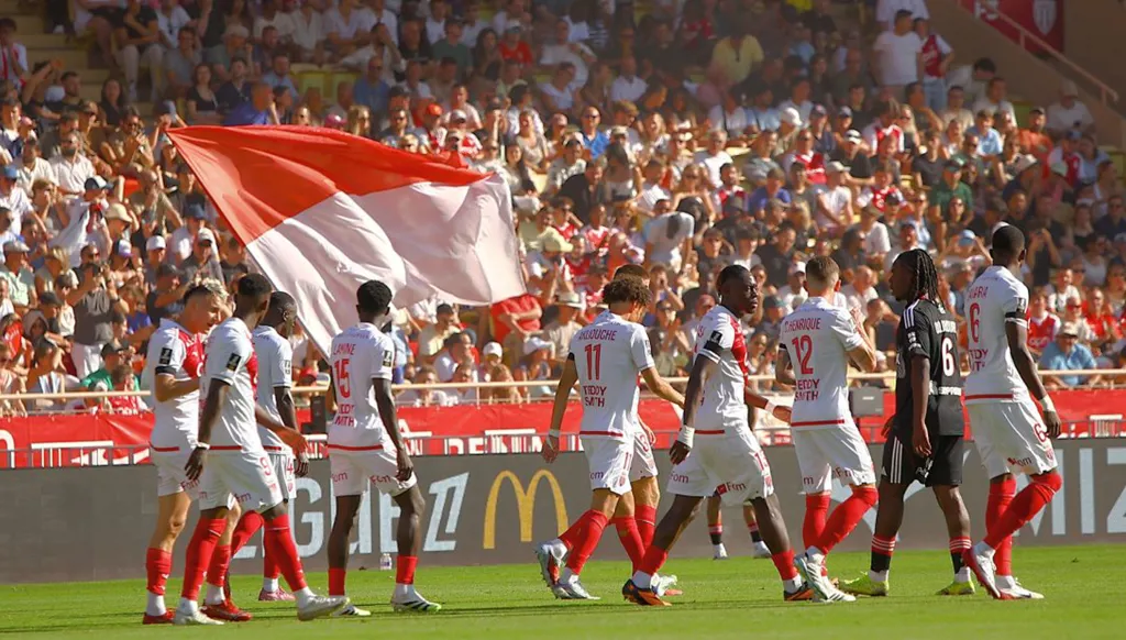 عطل فني يؤجل سفر موناكو إلى بلجيكا قبل مواجهة بروج الأوروبية