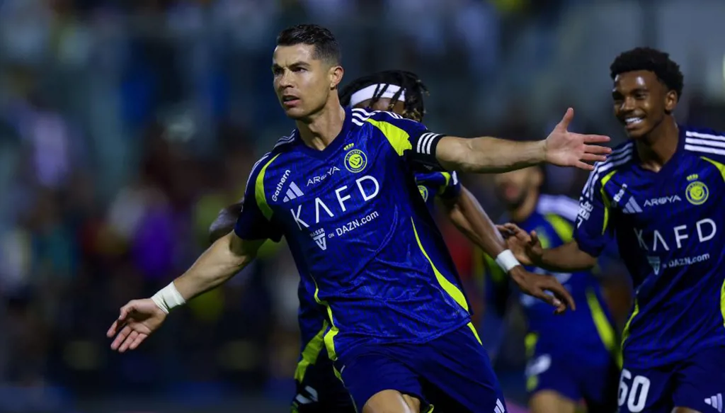 رونالدو ينافس بنزيما والدوسري على جائزة الأفضل في الدوري السعودي