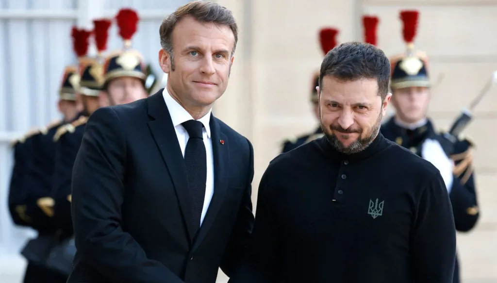 ماكرون وزيلينسكي (أ ف ب)
