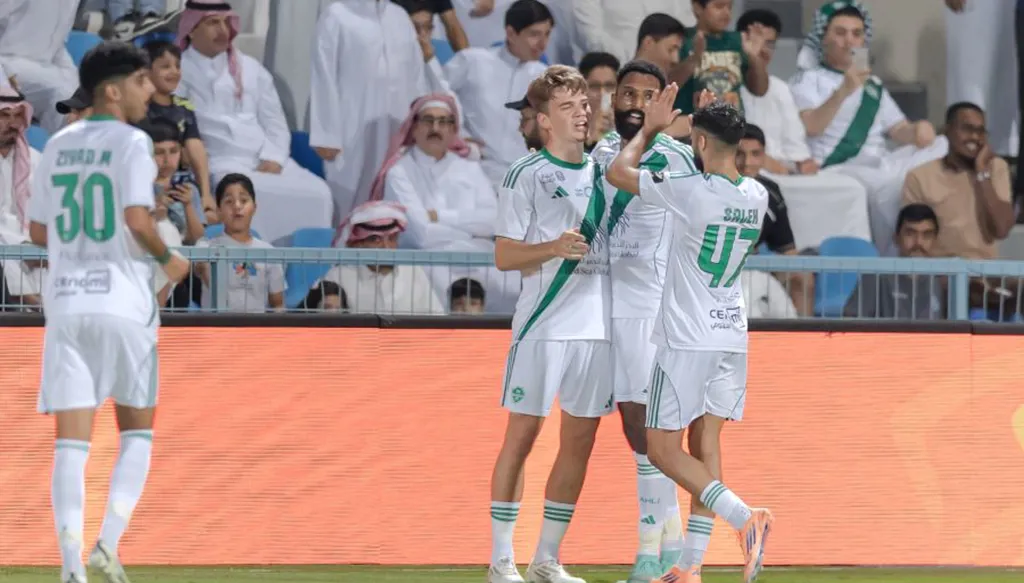 الأهلي السعودي يبلغ ربع نهائي كأس الملك بثلاثية في الباطن