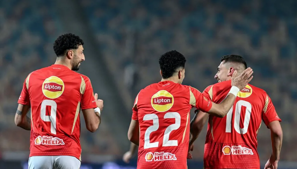 بعد تراجع بيراميدز... الأهلي يصر على حكام أجانب بالدوري المصري