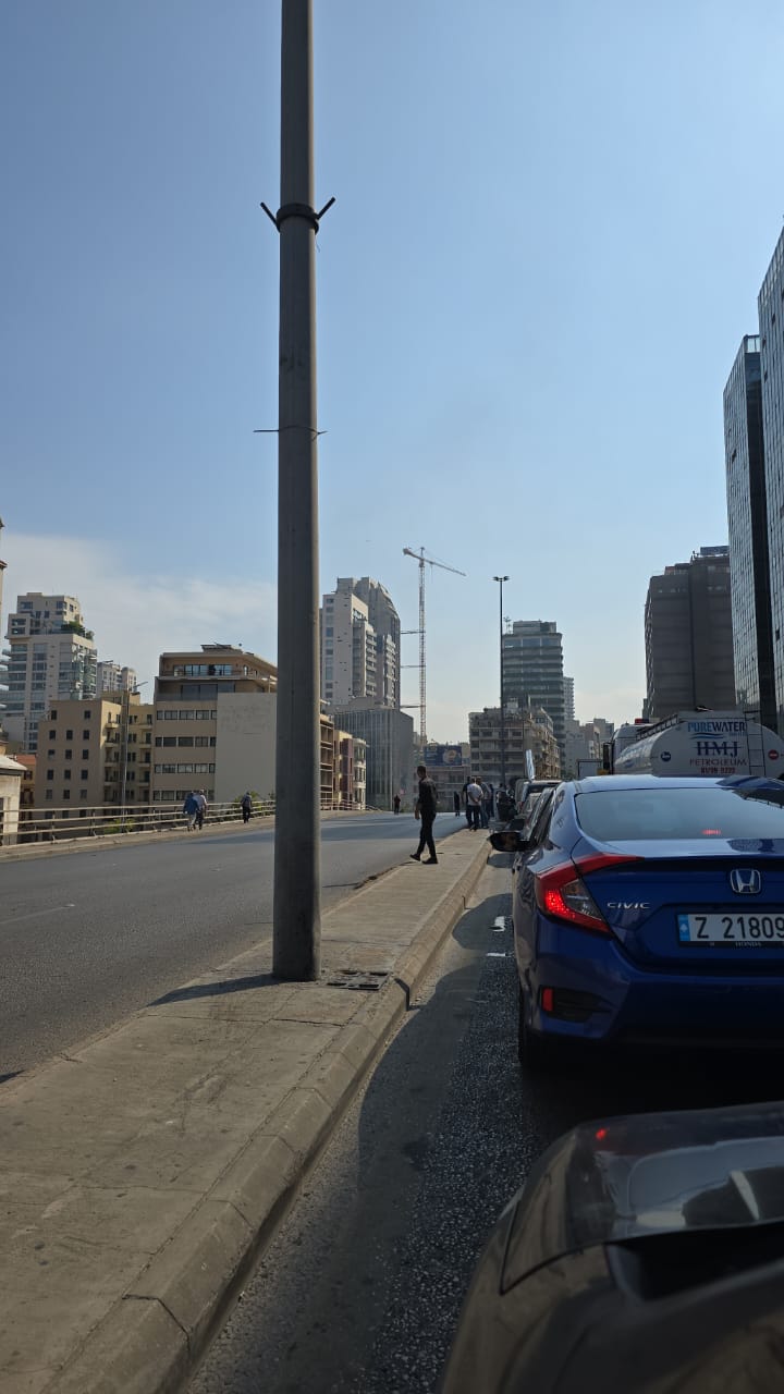 العسكريون المتقاعدون يقطعون الطريق عند جسر الرينغ (اكس)