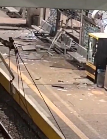 دمار كبير في محطة للقطارات في تل أبيب نتيجة صواريخ إيرانية (صورة متداولة/إكس).