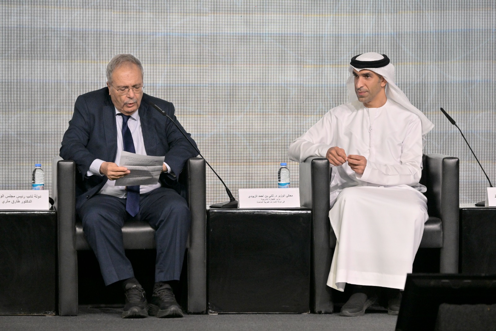 وزيرالتجارة الخارجية الإماراتي الدكتور ثاني بن أحمد الزيودي مع نائب رئيس الوزراء طارق متري (نبيل اسماعيل)