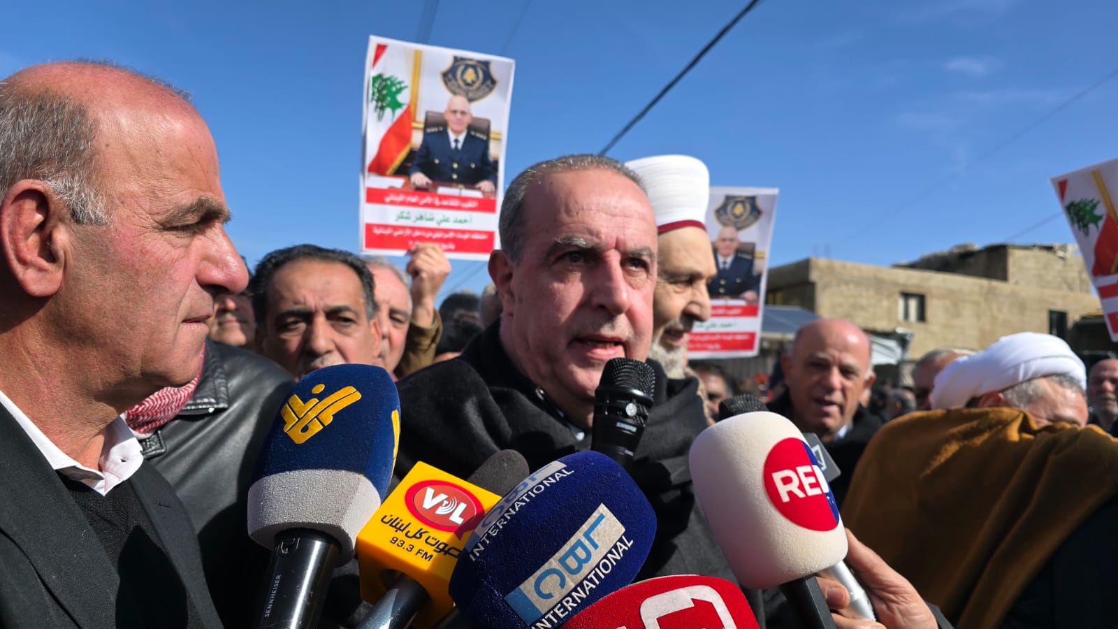 وقفة احتجاجية على طريق عام بعلبك (لينا اسماعيل).