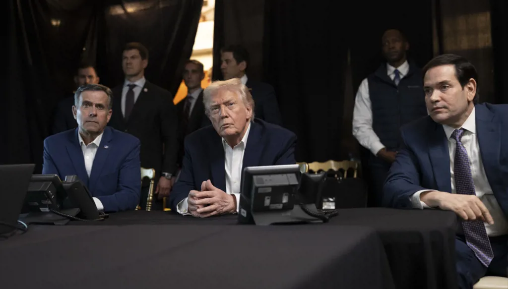 ترامب ينشر مشاهد من غرفة العمليات... 150 طائرة وتشويش إلكتروني