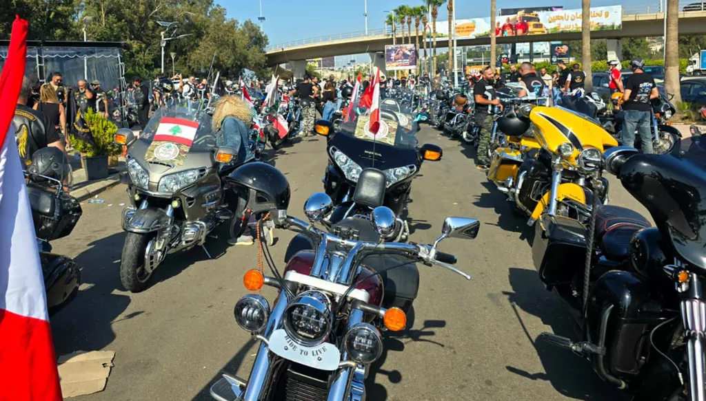 بمشاركة قرابة الـ300 دراجة نارية... مسيرة بذكرى الاستقلال في صيدا (فيديو وصور)