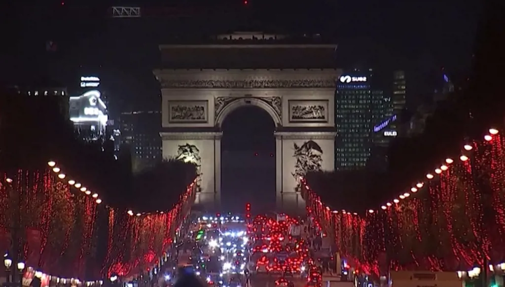 فرنسا: نواجه "تهديداً إرهابياً" مع اقتراب موسم الأعياد