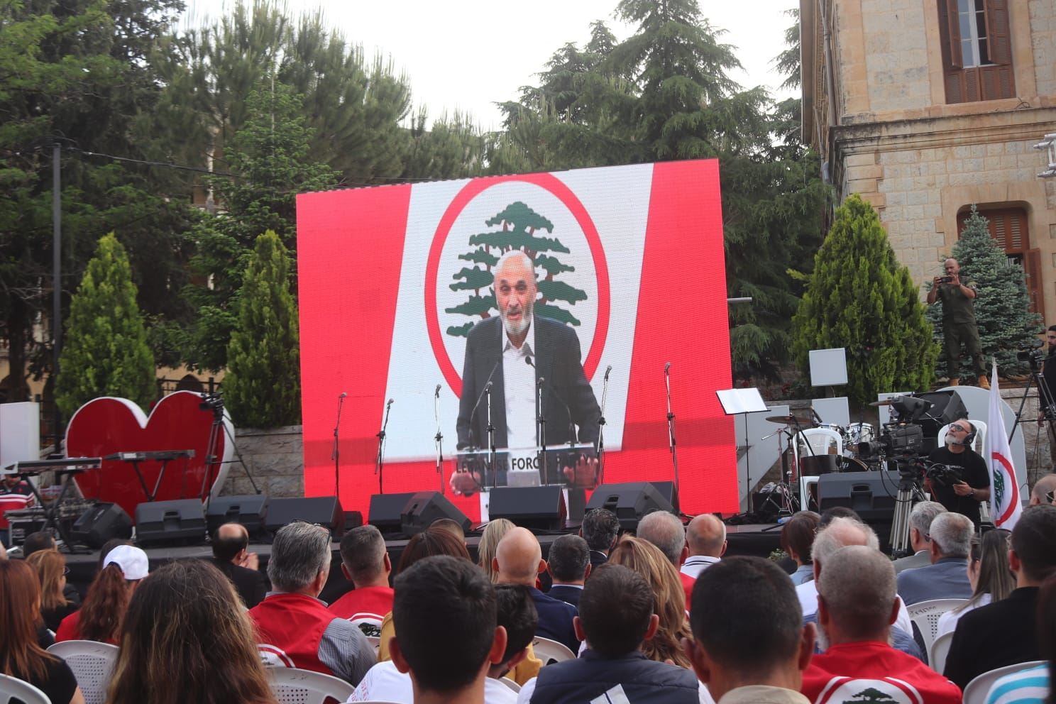 جعجع عن انتخابات رئيس للبرلمان: الأنظار متّجهة نحو رئيس تيّار الكذب