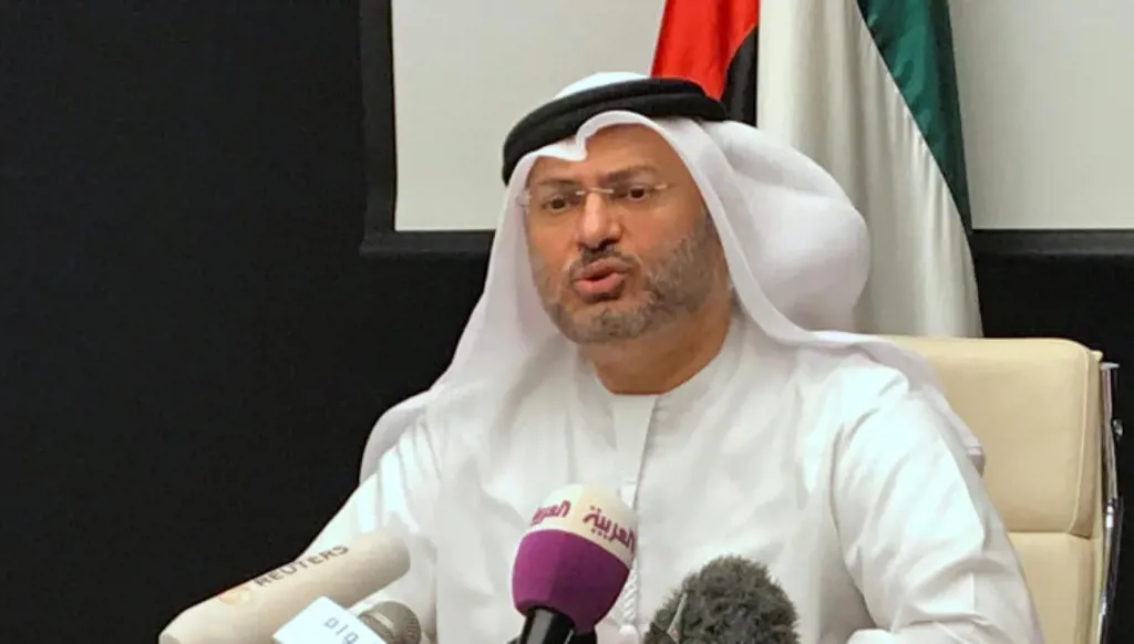 قرقاش: "حربكم ليست مع جيرانكم"