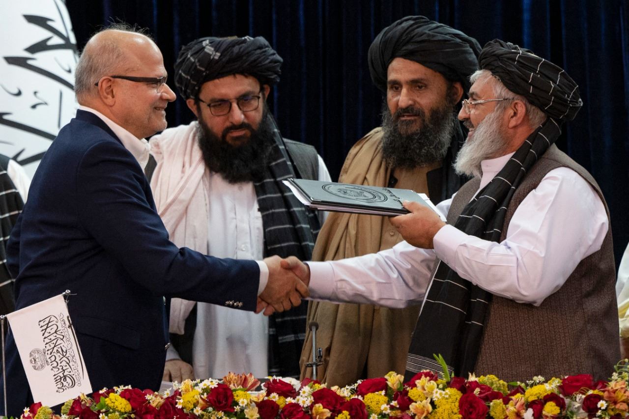 هيئة الطيران المدني الإماراتيّة توقّع عقداً مع طالبان لتأمين خدمات أرضيّة في 3 مطارات أفغانية