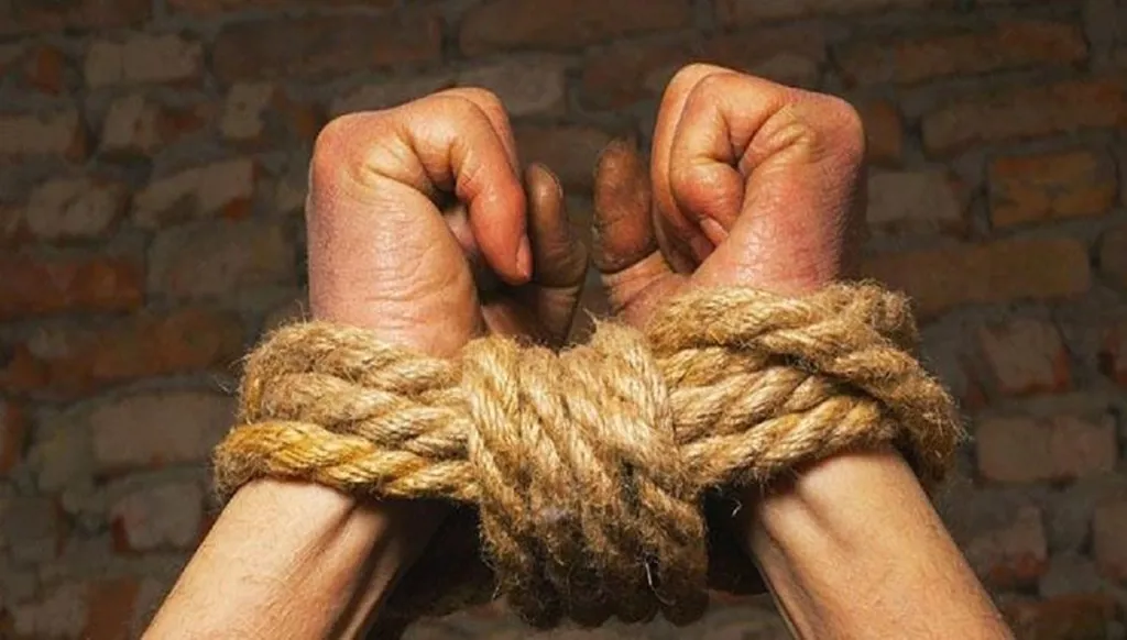 في بطرام- الكورة شمال لبنان... اعتداء على محامٍ وتكبيله وضربه داخل منزله!