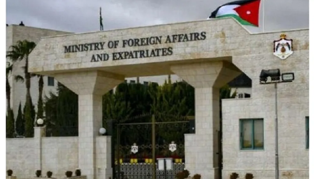 الخارجية الاردنية: الأجهزة الرسمية بدأت تحقيقاً في حادثة إطلاق النار على الطرف الآخر من جسر الملك الحسين