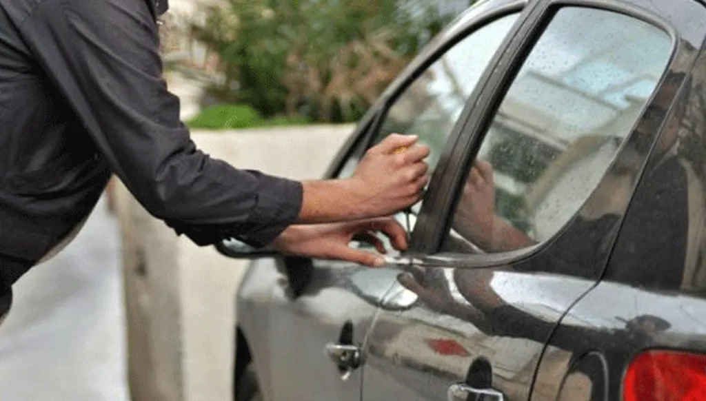 القبض على سارق سيارات "متلبساً" في بيروت