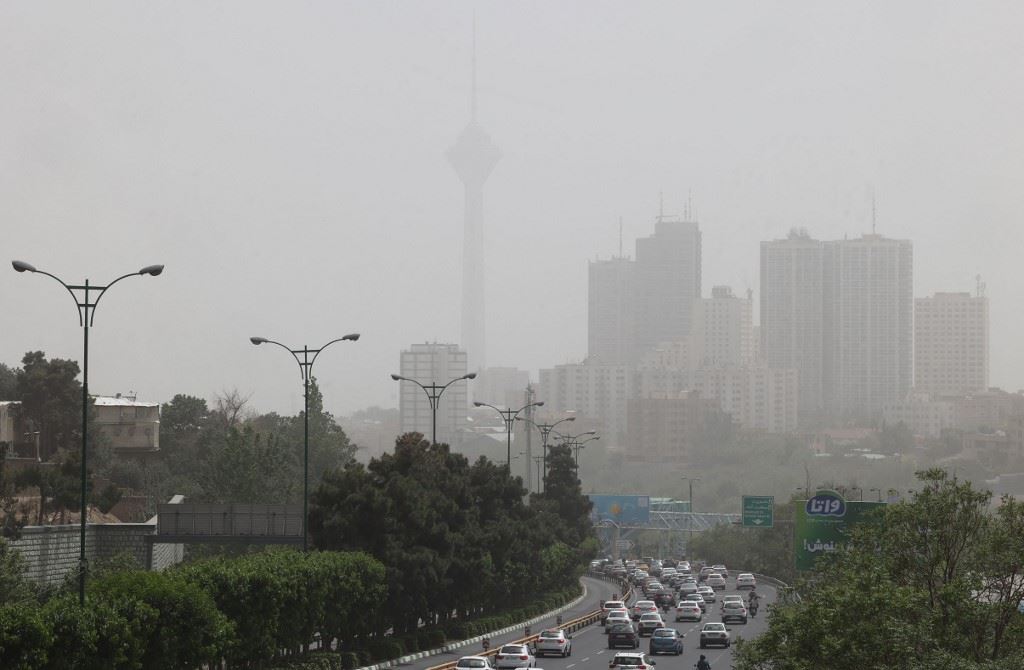 مقتل شخص في "حادث صناعي" في منطقة تضم مجمعاً عسكرياً قرب طهران