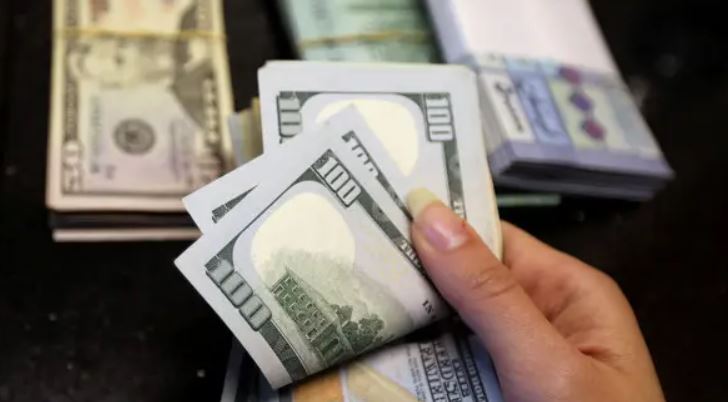 الدولار يحلق عالياً والشعب للحكام: أين أنتم؟!