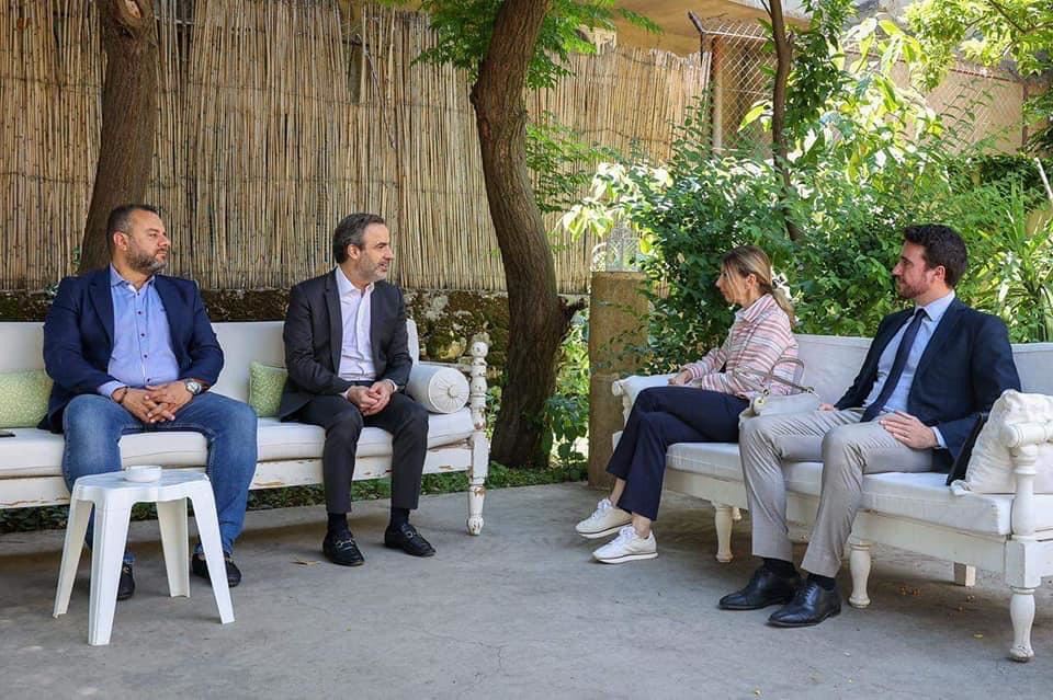 معوّض استقبل السفيرة الإيطالية