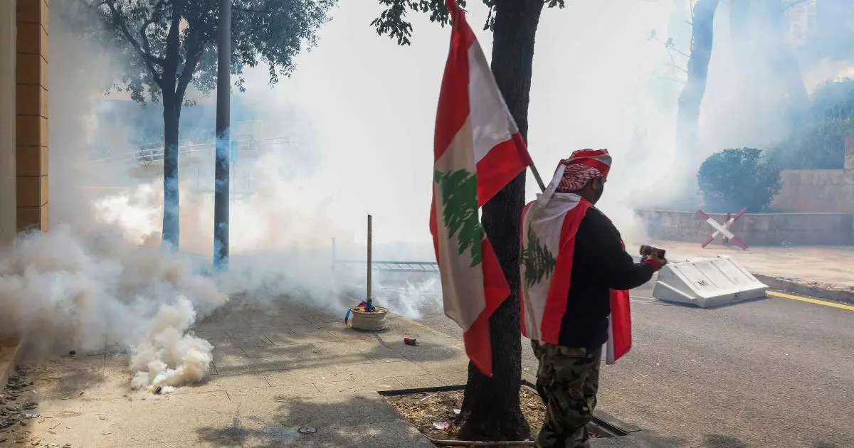 مظاهرة سابقة في بيروت (رويترز).
