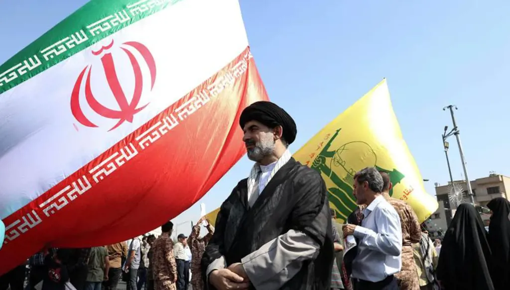 في مهبّ التهديد الخارجي... ما الذي حمى النظام الإيراني؟