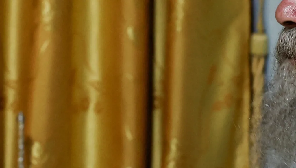 الهجري يرفض كلّ إجراءات المرحلة الانتقالية ويضع العلاقة مع دمشق على المحك