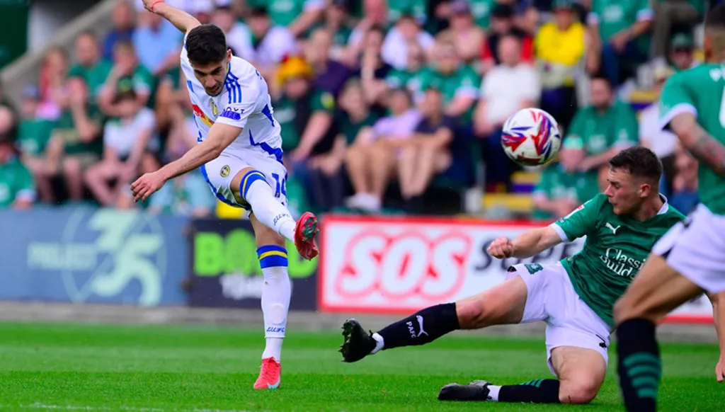 جدل واسع بعد انضمام اللاعب الإسرائيلي مانور سولومون إلى فيورنتينا الإيطالي