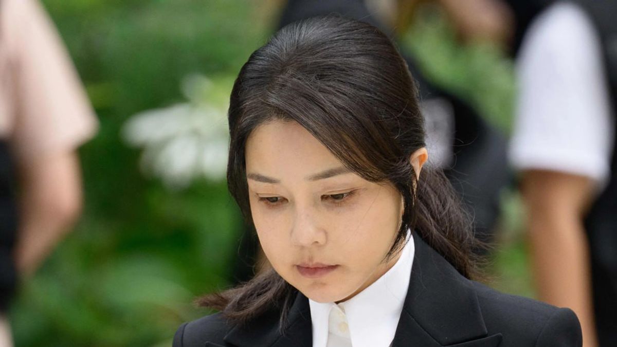  السيدة الأولى السابقة كيم كيون هيه.