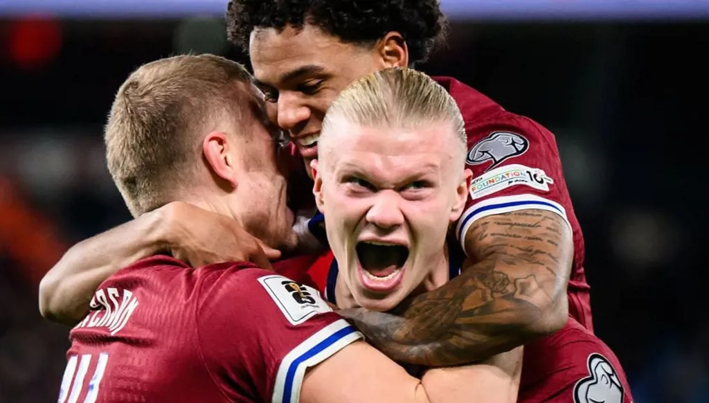 هالاند يحتفل بالفوز على إستونيا بـ70 برغر! (فيديو وصور)