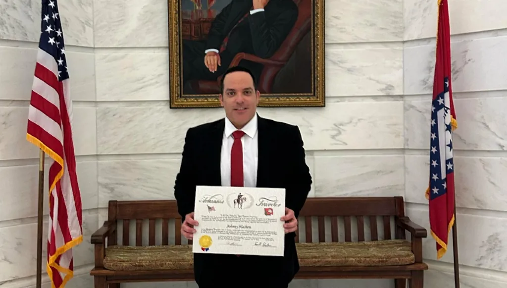 جوني هاشم... أول لبناني ومتوسطي يفوز بجائزة "أركانساس ترافيلر"