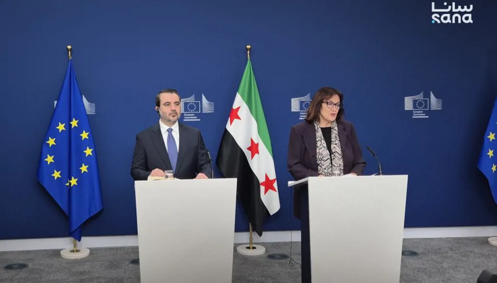 وزير الخارجية والمغتربين أسعد حسن الشيباني خلال مؤتمر صحافي على هامش منتدى الشراكة بين الاتحاد الأوروبي وسوريا في بروكسل.