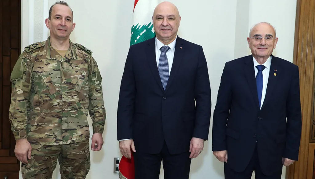 قائد الجيش اللبناني يعتذر عن عدم تقبل التهاني