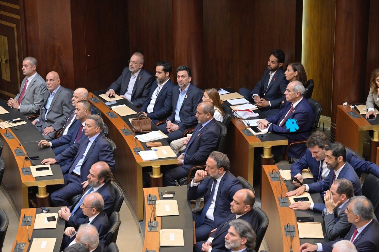 بالفيديو- أحد النواب يطالب بتشغيل التكييف... وبرّي يردّ: "تحمّلوا الناس قاعدة بلا كهربا"