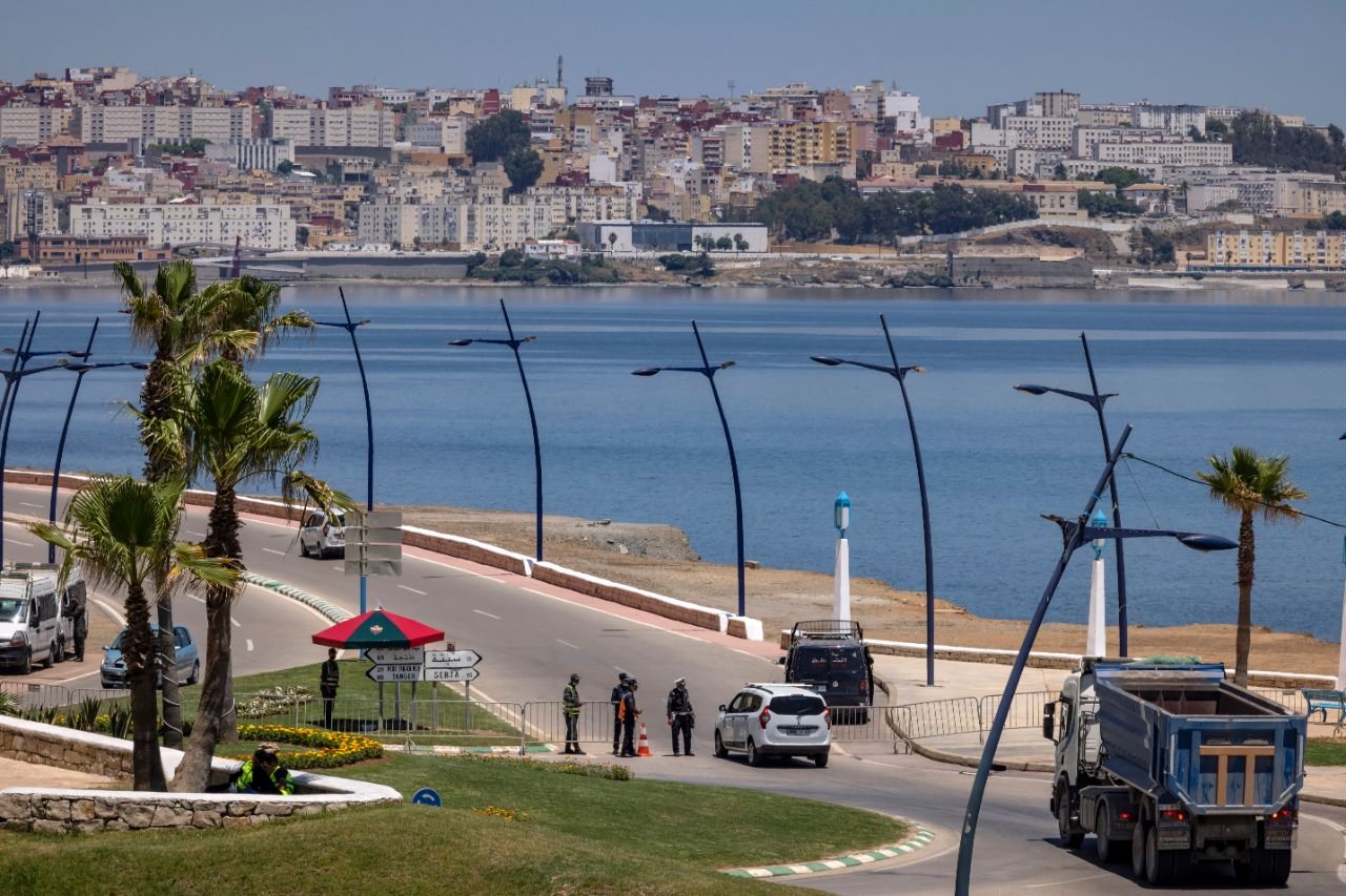 المغرب وإسبانيا يعيدان فتح معابرهما الحدوديّة أمام العاملين في جيبي سبتة ومليلة