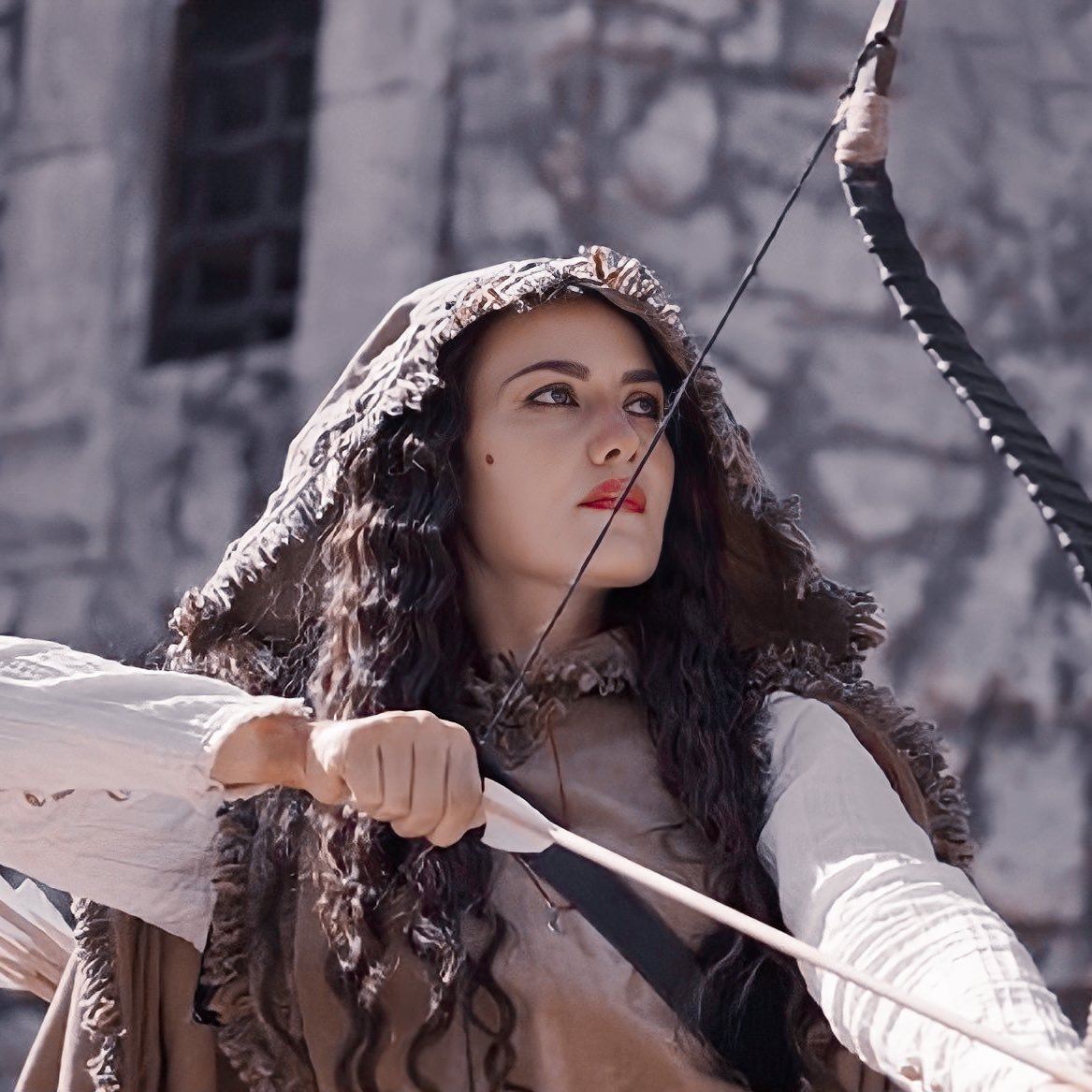 فهريّة أفجين تودّع مسلسل "ألب أرسلان"... عانت بسبب ابتعادها عن طفلها