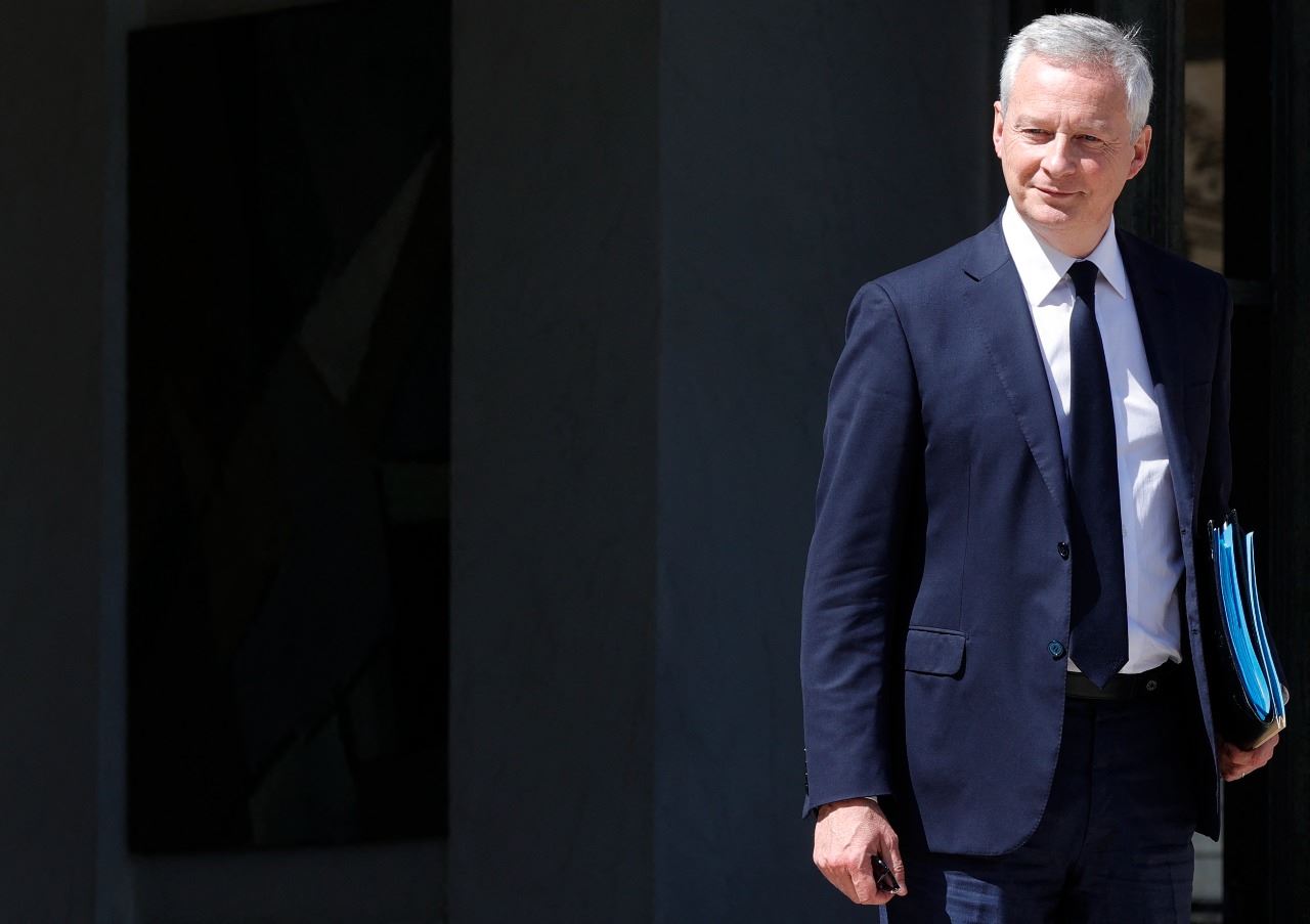 فرنسا تجري "محادثات" مع الإمارات لايجاد بدائل من النفط الروسي