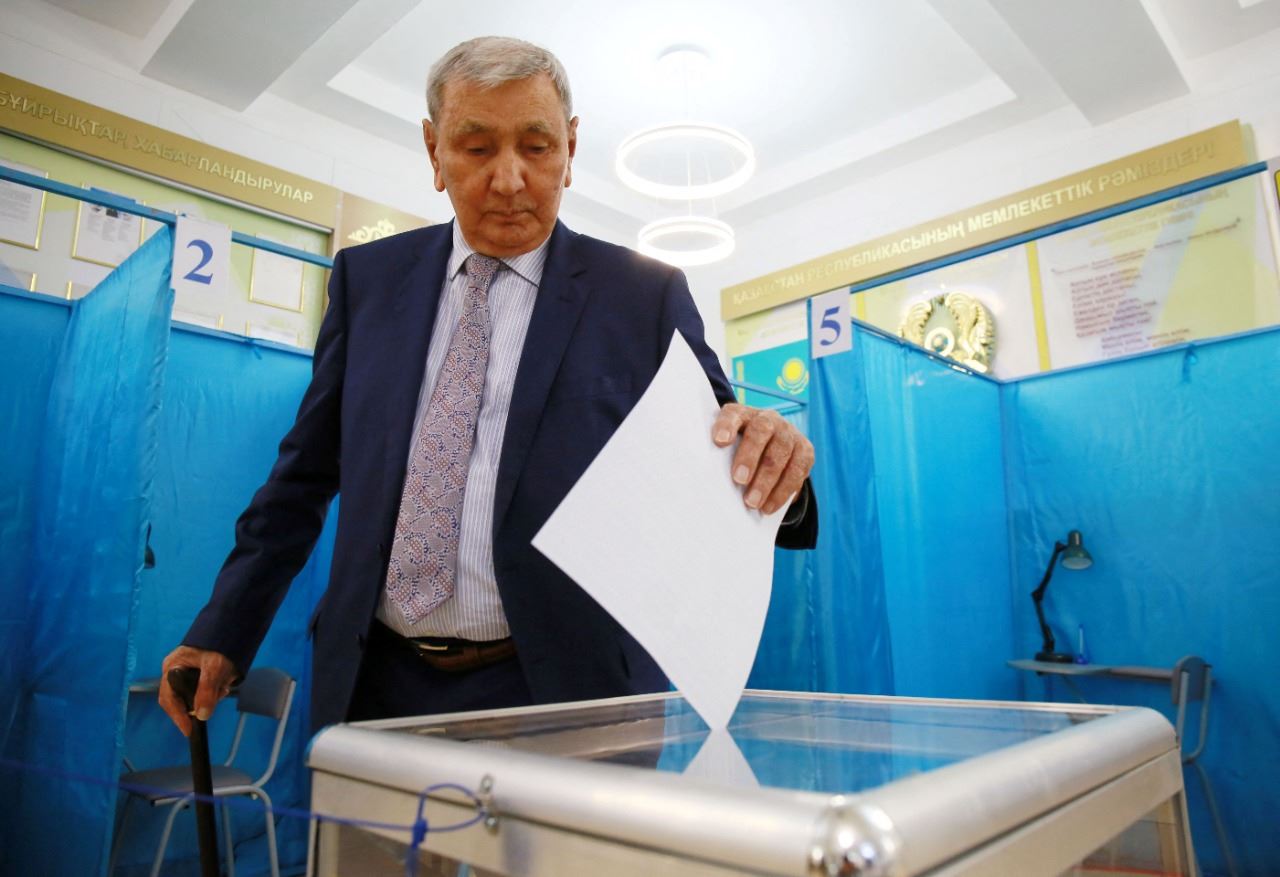 استفتاء في كازاخستان على تعديل دستوري يطوي صفحة نزارباييف