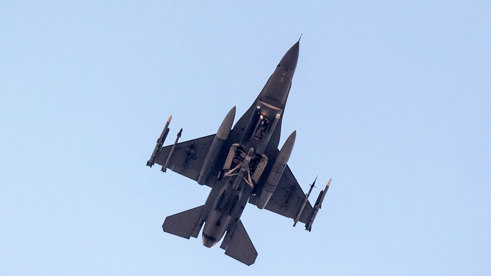 طائرة إف-16 (أرشيفية)