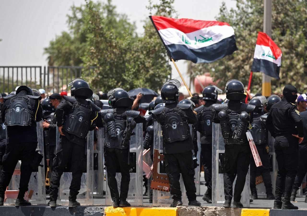 مقتدى الصدر يهدّد بـ"استقالة" نواب التيار الصدري من البرلمان العراقي