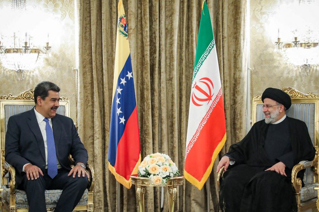 إيران وفنزويلا توقّعان خطة للتعاون مدتها 20 عاماً