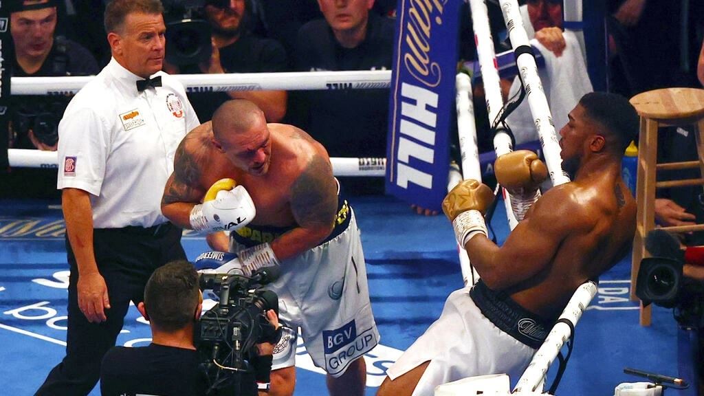 جدة تستضيف المواجهة الثأرية بين جوشوا وأوسيك