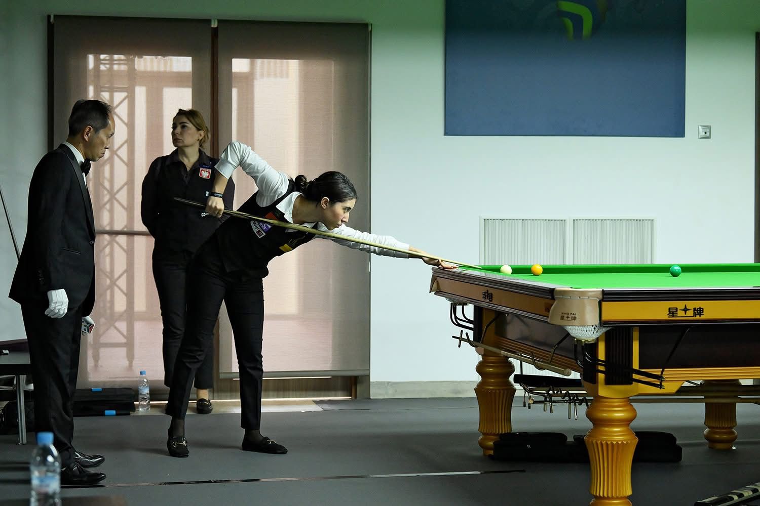 المغربية ياسمين إيثريب بطل العرب في البلياردو 9 و10 كرات.